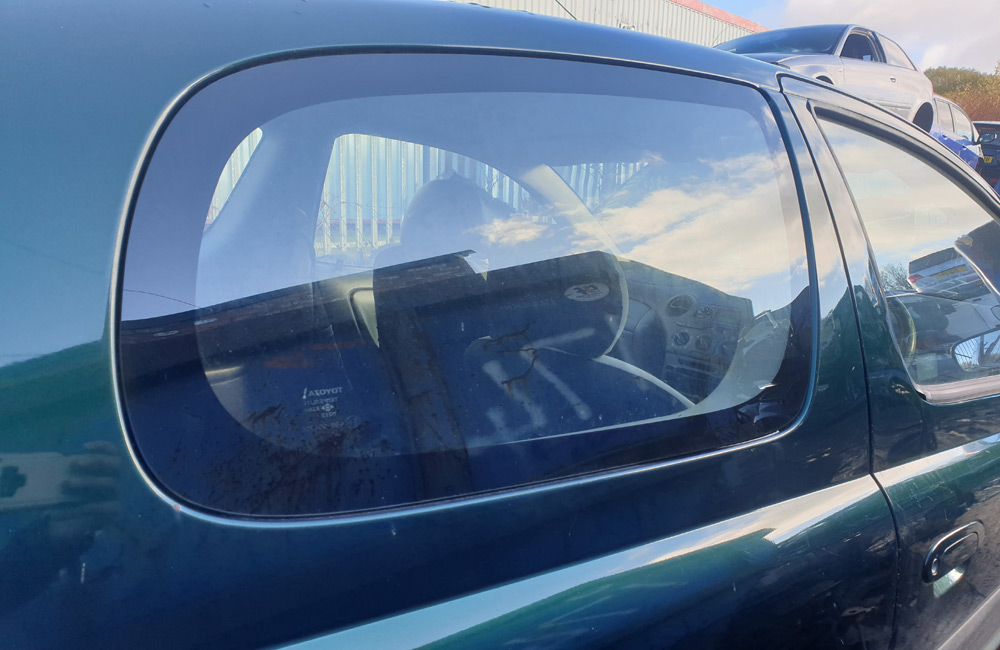 Toyota Yaris GS Quarter window glass driver side rear